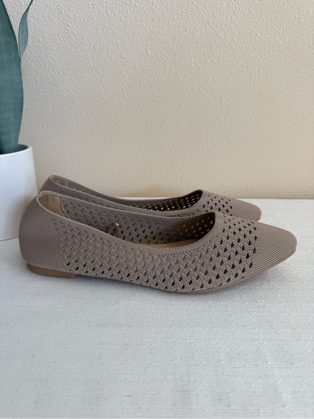 New TORRID Women's Knit Pointed Toe Flats in Taupe